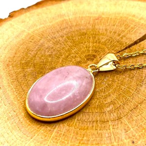 Pendentif medaillon Quartz rose